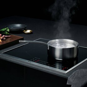 Lonci na AEG ploči za kuhanje