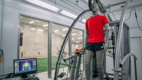 Laboratorij za pametnu odjeću Adidas s lutkom